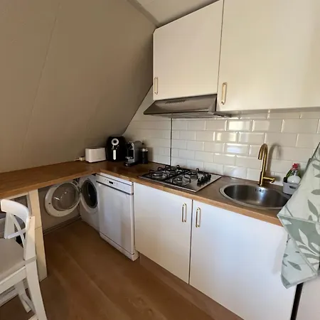 דירה Beachfront With Sunset View