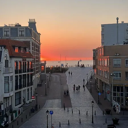 Beachfront With Sunset View דירה *