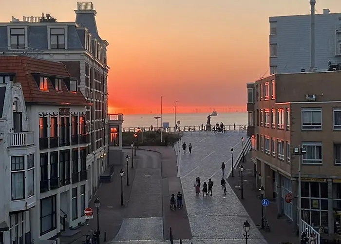 Beachfront With Sunset View Apartment *
